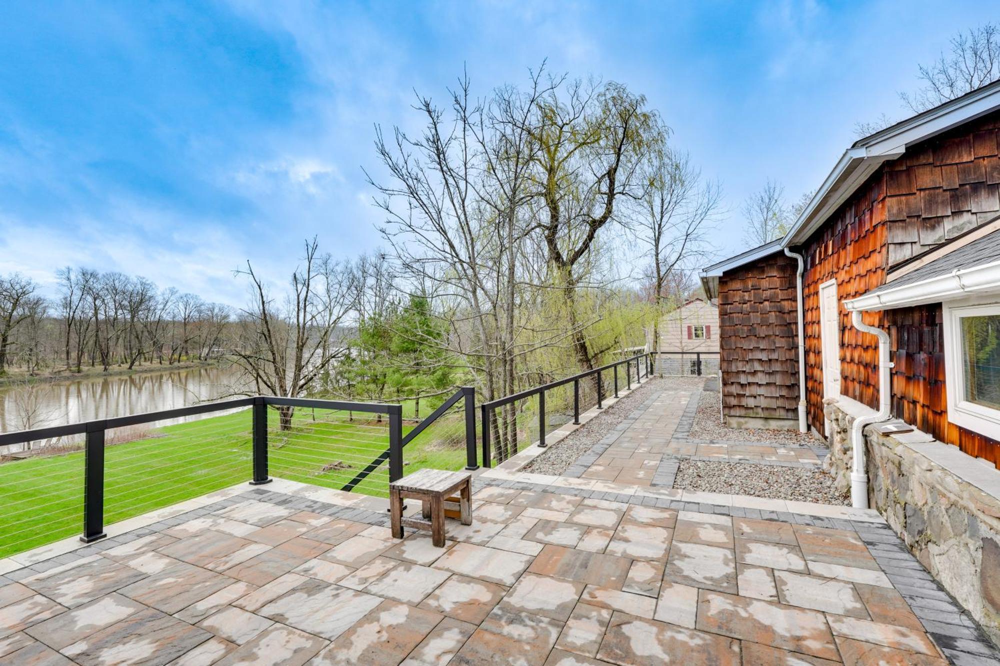 Cozy Upstate Studio With Walkill River Views! Нью-Палц Экстерьер фото